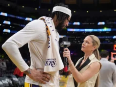 Locutor de Purdue x Arizona: Quem está convocando o jogo Elite Eight no TBS?