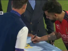IPL: Dale Steyn recebe autógrafo de Virat Kohli com a camisa da Índia antes do confronto RCB x SRH – ASSISTA