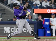 Johnston acertou um home run de 2 corridas na vitória dos Rockies sobre os Blue Jays por 14-5, conquistando sua primeira vitória da temporada.