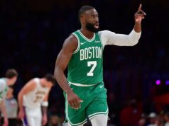 Jaylen Brown prova ‘qual é o seu verdadeiro teto’, afirma analista da NBA