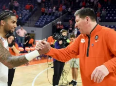 Clemson mal sobrevive para uma vitória no Senior Day sobre Georgia Tech