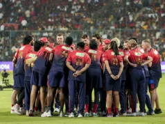 RCB prestou homenagem especial às vítimas durante a abertura do IPL de Chinnaswamy