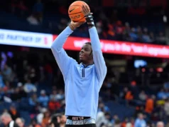 Caleb Wilson, número 17 da UNC, ainda não foi liberado para o treino 5 contra 5 enquanto se recupera de uma lesão na mão.