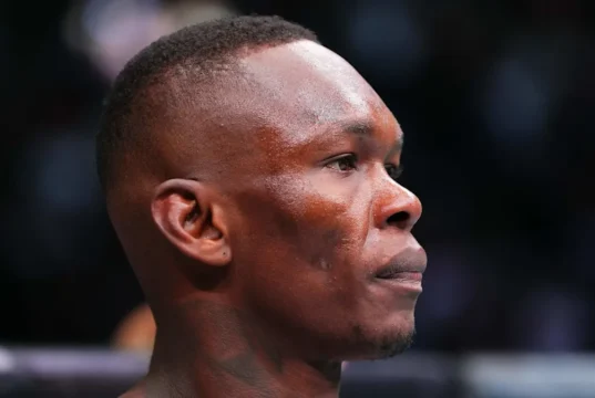 Israel Adesanya entende a brutalidade do jogo de luta melhor do que a maioria