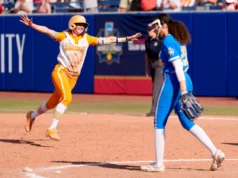 Nº 9 do softball de Nebraska quebra a seqüência de 22 vitórias consecutivas da UCLA nº 7