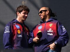 Jacques Villeneuve diz que Charles Leclerc foi “quase ao limite” em luta agressiva com Lewis Hamilton