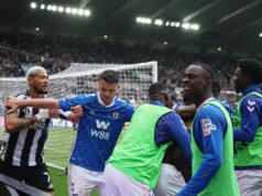 Ofendido, Eddie Howe ficou de fora, mas o racismo e a violência se tornaram a alegria do derby de Sunderland