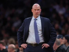 O técnico do Villanova diz que está prestes a demitir sua equipe durante uma entrevista no meio do jogo do torneio da NCAA