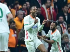 Steve Mouney reage após derrota para o Galatasaray