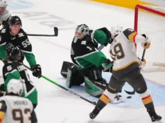 O gol tardio de Smith levou Vegas à vitória por 3 a 2 sobre o Dallas e negou aos Stars a chance de uma vaga nos playoffs.