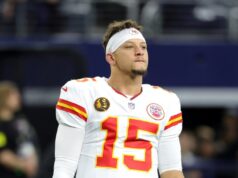 O vídeo mostra a estrela do Chiefs, Mahomes, progredindo em seu retorno à NFL