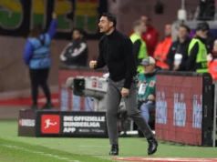 Albert Riera pede melhorias apesar da vitória do Frankfurt