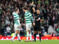 Nick Walsh recebe o apito para o teste Tannadice do Celtic