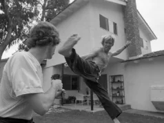 WWE, Matt Brown, Roy Nelson e outros lutadores de MMA prestam homenagem ao lendário artista marcial Chuck Norris