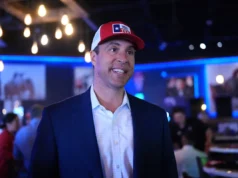 O ex-jogador da MLB Mark Teixeira vence a corrida primária da Câmara Republicana no Texas