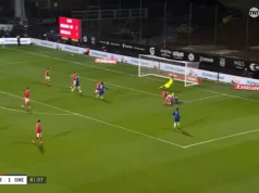 (VÍDEO): Josh Acheampong empata o Chelsea com o Wrexham de perto