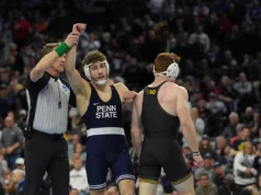 Mitchell Messenbrink, bicampeão da NCAA da Penn State, ganha o Troféu Hodge como o melhor lutador do país