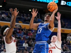 St.Louis derrotou a Geórgia por 102-77 em March Madness, com Dion Brown dominando na borda com 18 pontos.