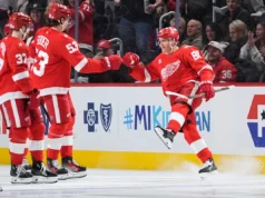 Kane ficou em quarto lugar na lista de gols de carreira dos nascidos nos EUA na vitória dos Red Wings sobre o Flames