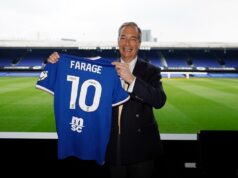 Nigel Farage diz que foi convidado a visitar Sunderland após a resposta de Ipswich