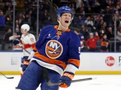 Os Islanders se recuperaram de um déficit de vários gols para derrotar os Panteras por 5-2