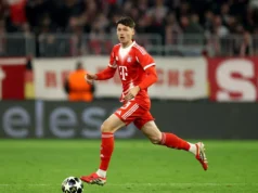 O jovem do Bayern, de 16 anos, quebrou o recorde na estreia contra a Atalanta