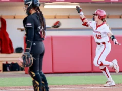Oklahoma Sooners venceu Auburn por 13-5 em seis entradas para abrir o jogo da SEC