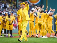 Savannah Bananas evita hilariamente um aperto de mão esnobado no WBC Cal Raleigh