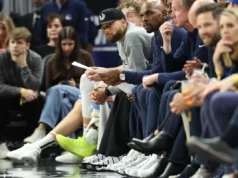 Stephen Curry retorna ao time completo depois de lutar com Warriors para testar lesão no joelho direito