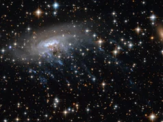 James Webb vê uma galáxia com tentáculos no espaço profundo