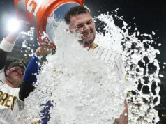 A vitória dupla de Jackson Merrill terminou em 5ª corrida e 9º, enquanto Padres derrotava os Mariners por 7-6