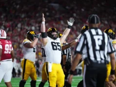 Enquanto Logan Jones se muda para Windy City, os fãs de futebol americano de Bears, Iowa reagem