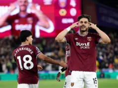 O Dortmund está discutindo uma possível mudança para o zagueiro do West Ham, já que a saída do verão se aproxima