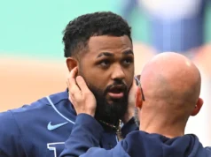 A estrela de Ray, Junior Caminero, deixou a vitória contra os Guardians logo após levar uma bola no queixo