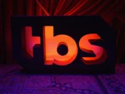 Como assistir ao jogo do Campeonato Nacional da NCAA de 2026 no TBS ao vivo online gratuitamente