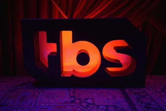 Como assistir ao jogo do Campeonato Nacional da NCAA de 2026 no TBS ao vivo online gratuitamente