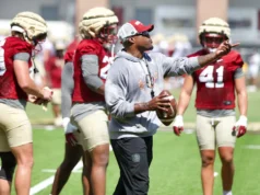 Linebacker calouro do estado da Flórida brilha nos treinos de primavera