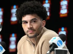 Cam Boozer, do Duke, e Sarah Strong, da UConn, ganharam o Wooden Award, ganhando o prêmio unânime de jogador nacional do ano.