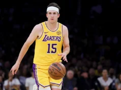 Austin Reaves está afastado do restante da temporada regular do Lakers devido a uma lesão muscular oblíqua