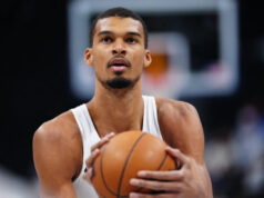 Victor Wembanyama, do Spurs, se tornou o jogador mais jovem a ganhar o título da NBA