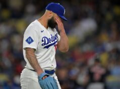 Morcegos Dodgers ficam quietos com os pais