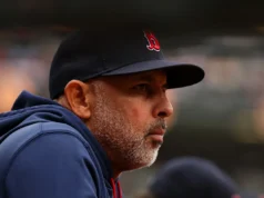 Alex Cora elogia o Red Sox e expressa decepção por “não ter feito o trabalho” por e-mail para a organização