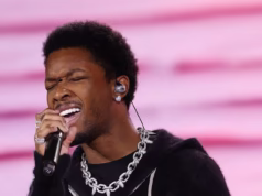 O telefone de D4vd estava repleto de pornografia infantil, dizem os promotores, enquanto ele pronunciava suas primeiras palavras no tribunal após ser acusado do assassinato do jovem de 14 anos