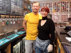 Ex-estrela de Coronation Street e cantora pop concedeu ordem de restrição contra perseguidor que fantasiava estuprar uma criança enquanto promovia abuso