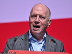 Os estudantes enfrentaram agitação este ano, pois os professores ameaçaram fazer greve por causa dos salários