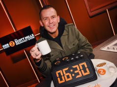 A estrela demitida da BBC, Scott Mills, admite que o ex-namorado a prendeu na parede depois de traí-la e a encontrou na cama com seu amigo