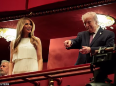Donald Trump e Melania ‘Trump’ compareceram à noite de abertura de Chicago no Kennedy Center
