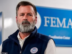 Oficial de Trump diz que se teletransportou para uma Waffle House e afirma que Truth Social está ‘bloqueando’ seu encontro quântico