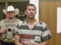 O menino, de 29 anos, matou os pais em sua casa no Arizona e depois ligou para o 911 para contar à polícia o que havia feito, disseram os investigadores.