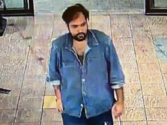 Uma mulher que fazia compras na Whole Foods se expôs em um vídeo repugnante enquanto se inclinava sobre a mercadoria.